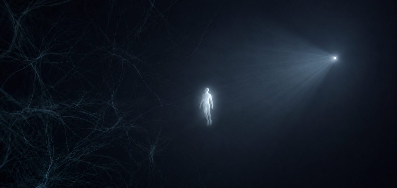 Eine leuchtende Figur schwebt in einer dunklen Umgebung mit strahlendem Licht.